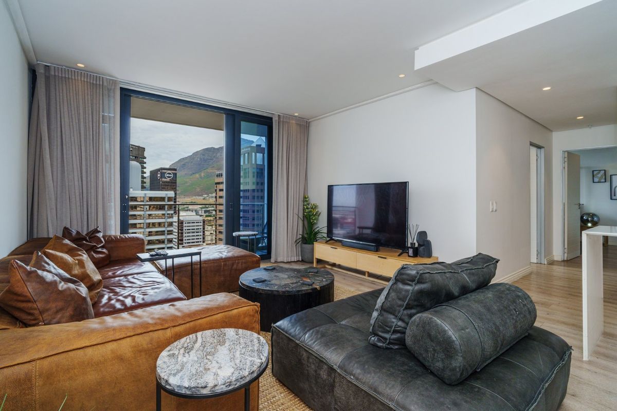 Turnkey Airbnb investment. Positioned high above Bree Street. Mountain views. - Photo 2