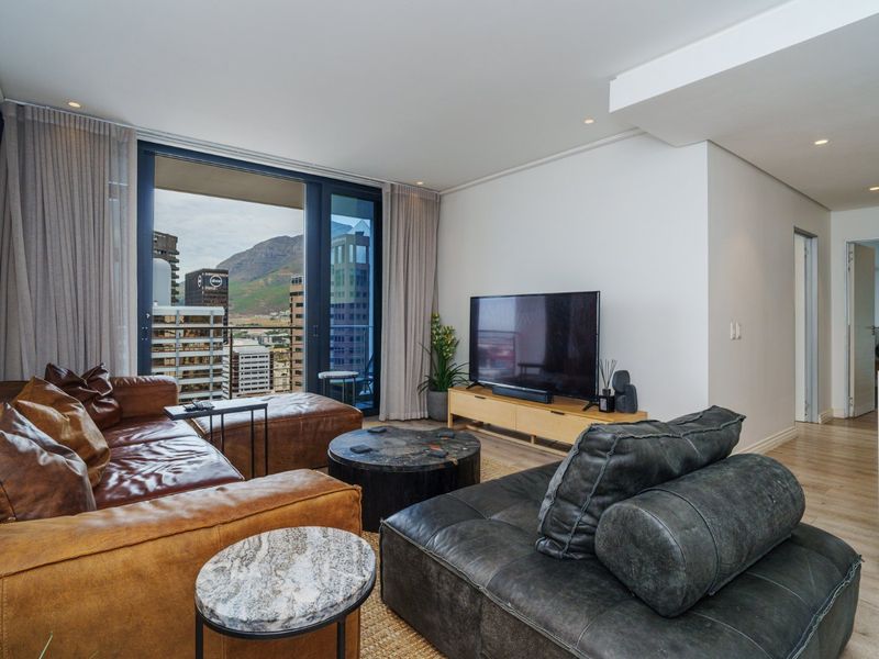 Turnkey Airbnb investment. Positioned high above Bree Street. Mountain views. - Photo 2