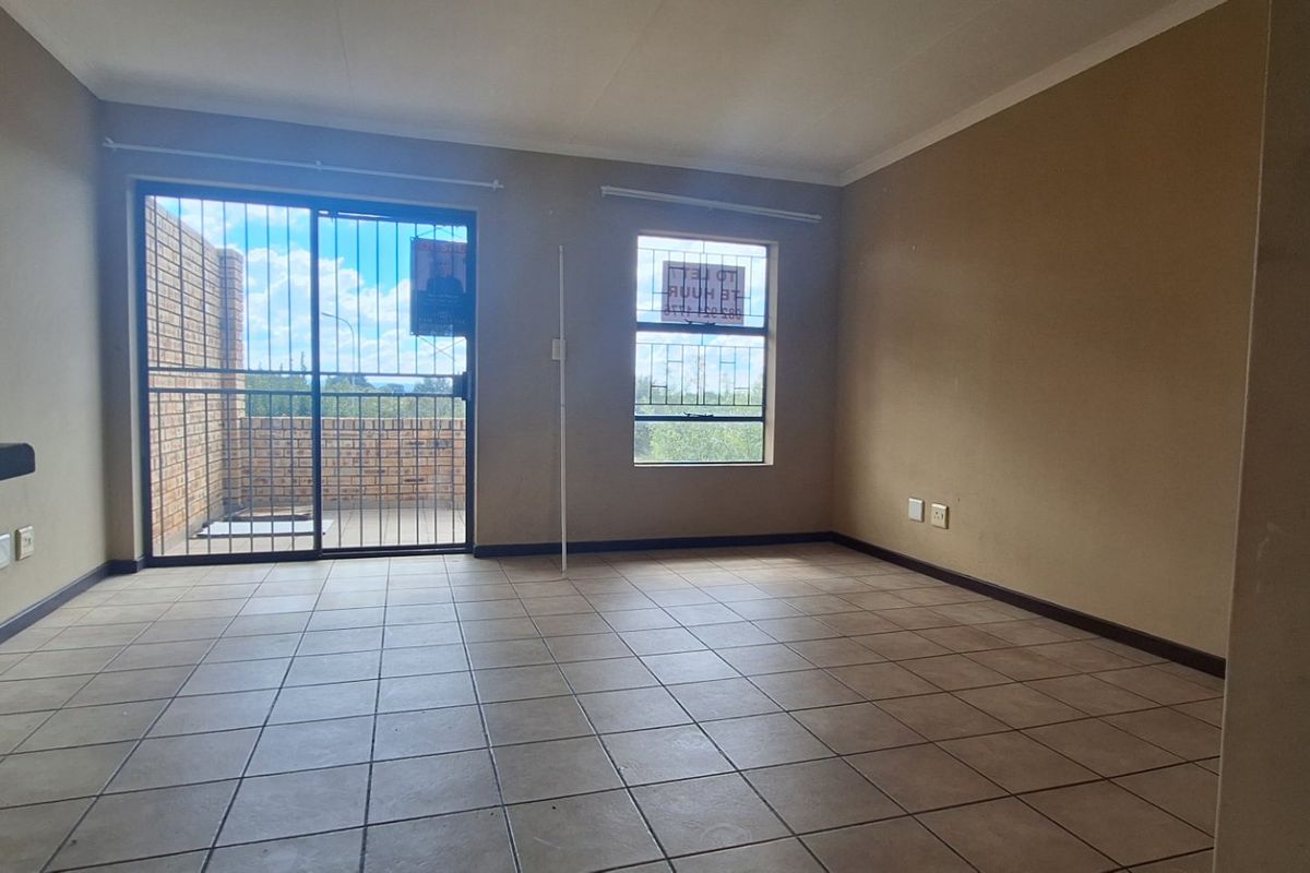 Neat & Secure Upstairs Unit in a Peaceful Complex – Perfect Starter or Investment - Photo 4