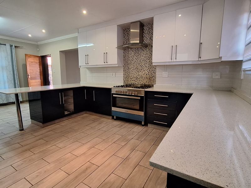 Stylish 3-Bedroom Townhouse with Modern Finishes in Kookrus  - Photo 3