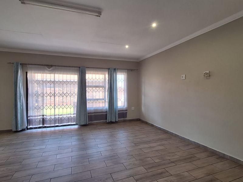 Stylish 3-Bedroom Townhouse with Modern Finishes in Kookrus  - Photo 9