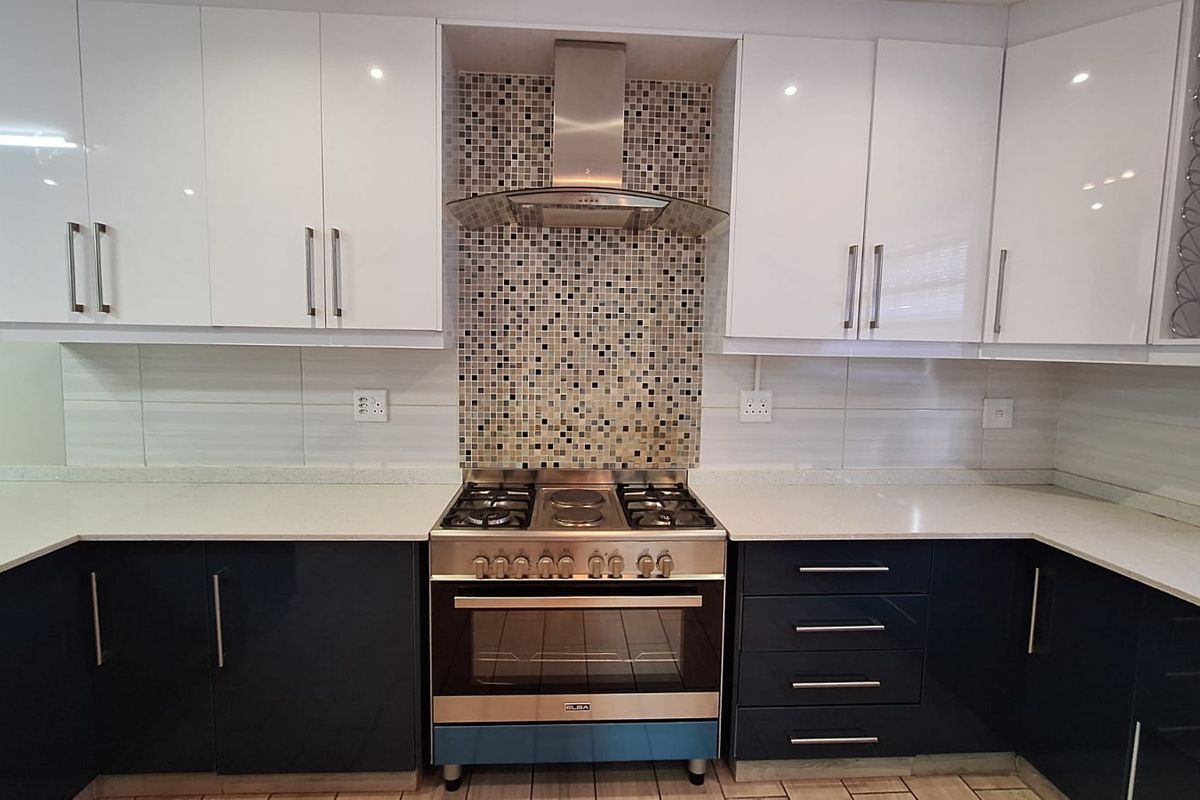 Stylish 3-Bedroom Townhouse with Modern Finishes in Kookrus  - Photo 2