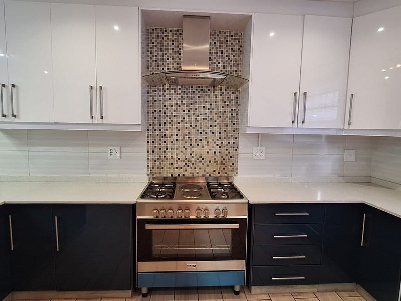 Stylish 3-Bedroom Townhouse with Modern Finishes in Kookrus  - Photo 2