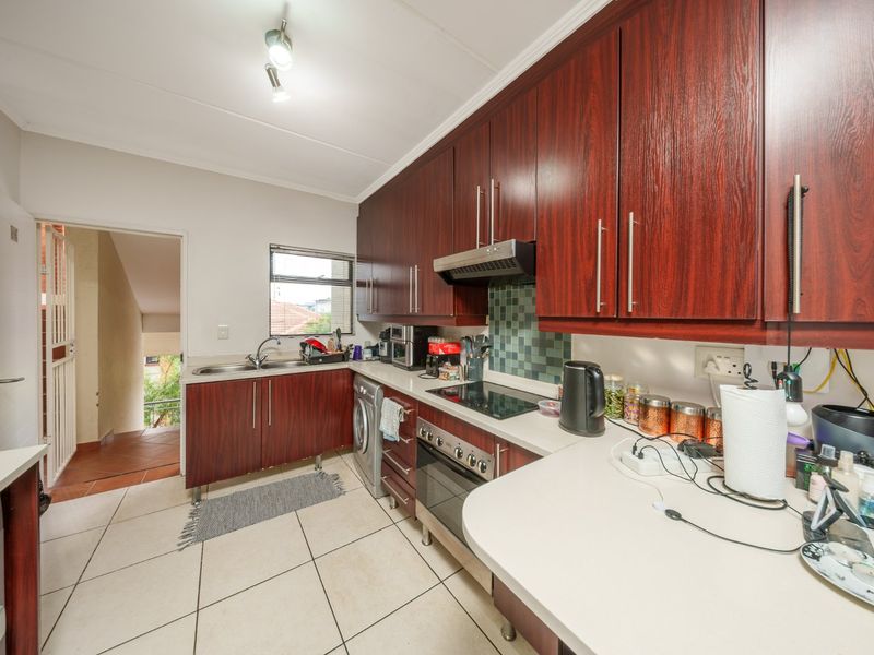 Secure, Contemporary Living in the Heart of Greenstone Hill - Photo 7