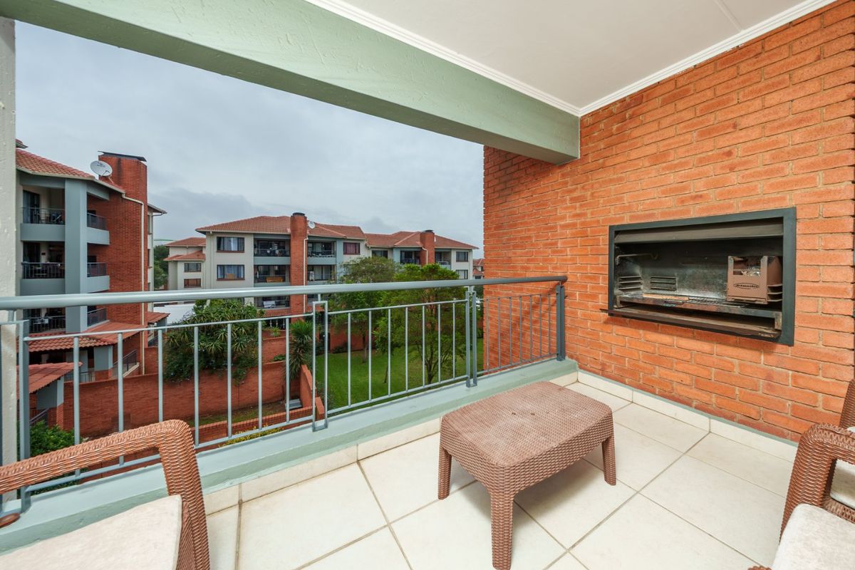 Secure, Contemporary Living in the Heart of Greenstone Hill - Photo 5
