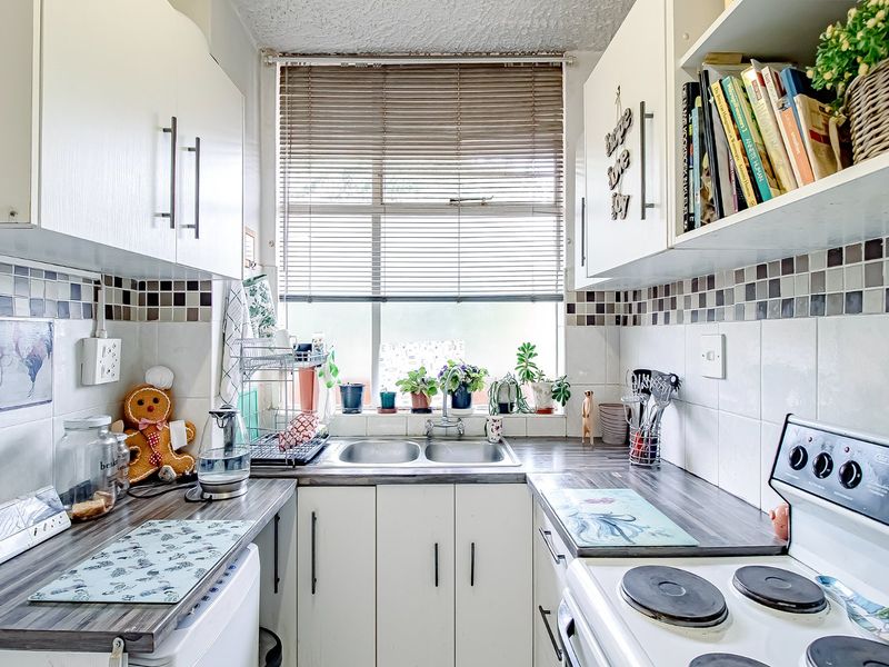 Comfortable Low-Maintenance Flat in Quiet Sinoville - Photo 4