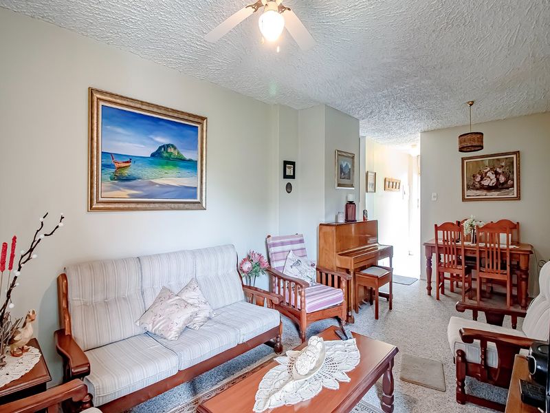 Comfortable Low-Maintenance Flat in Quiet Sinoville - Photo 10