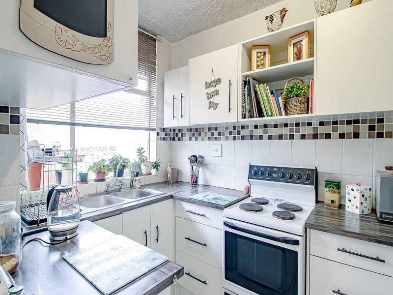 Comfortable Low-Maintenance Flat in Quiet Sinoville - Photo 7