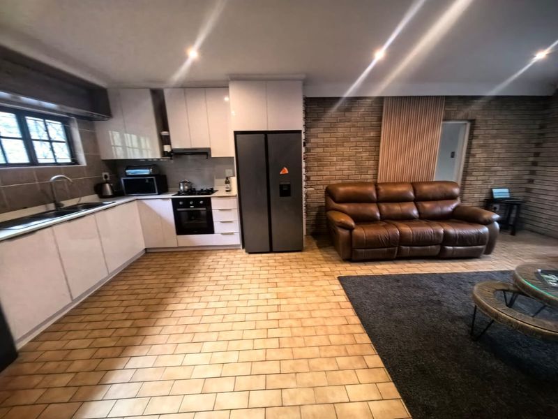 4 Bedroom, 3 Bathrooms Townhouse For Sale In Amanzimtoti, Durban - Photo 2