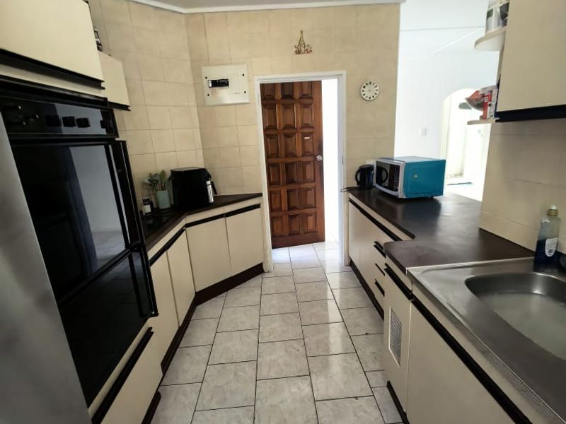 3 Bedrooms, 2 Bathrooms Apartment To Let In Amanzimtoti, Durban - Photo 2