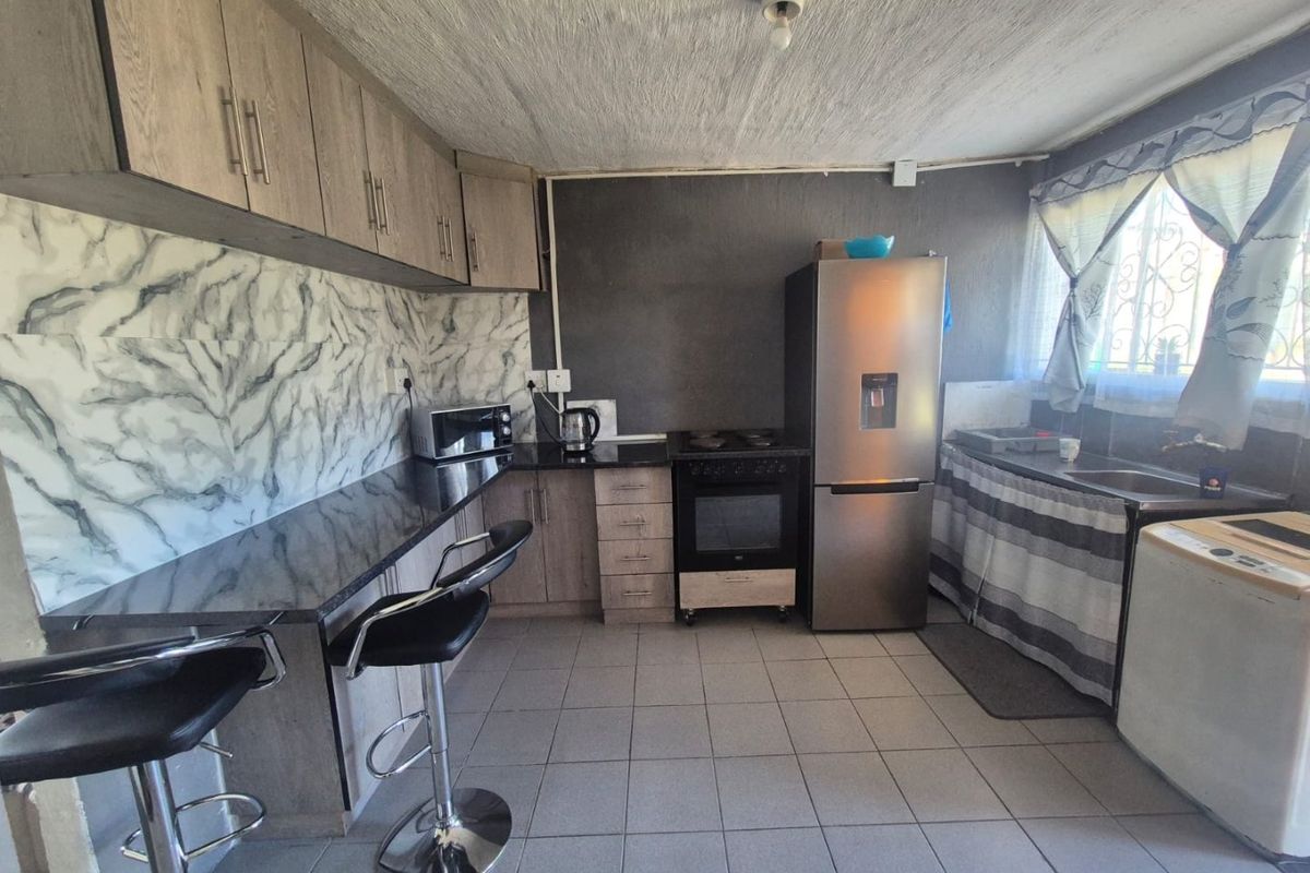 1 Bedroom apartment for sale in Merebank R395,000 - Photo 2