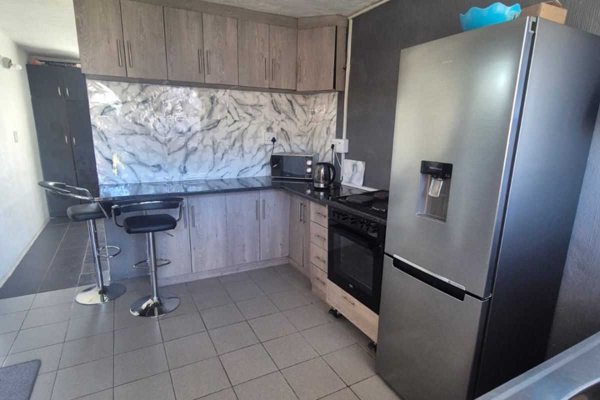1 Bedroom apartment for sale in Merebank R395,000 - Photo 5