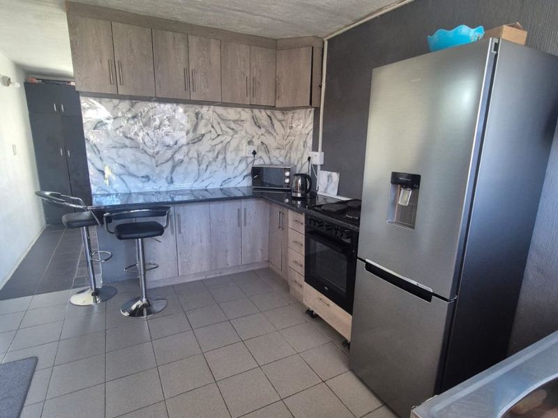 1 Bedroom apartment for sale in Merebank R395,000 - Photo 5