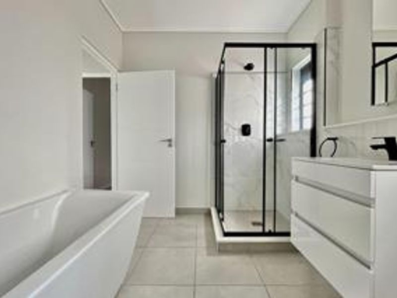 3 Bedroom Apartment for rent in Waterfall - Photo 10