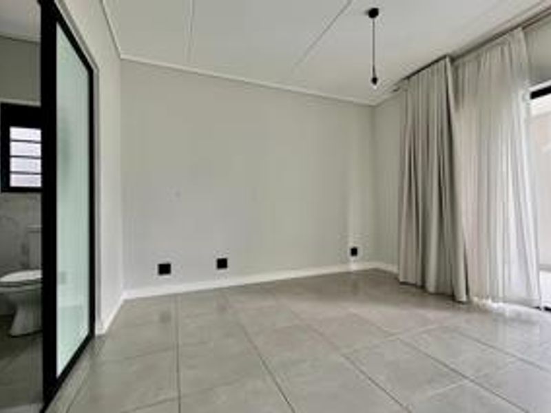 3 Bedroom Apartment for rent in Waterfall - Photo 9