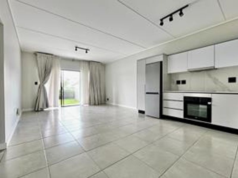 3 Bedroom Apartment for rent in Waterfall - Photo 3