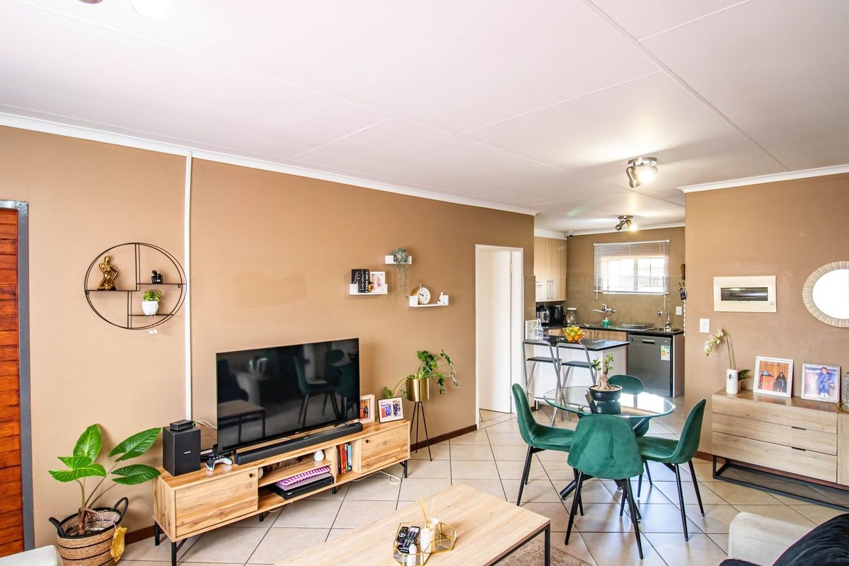 Modern 3-Bedroom Simplex with Solar Power & Security Cameras  - Photo 5