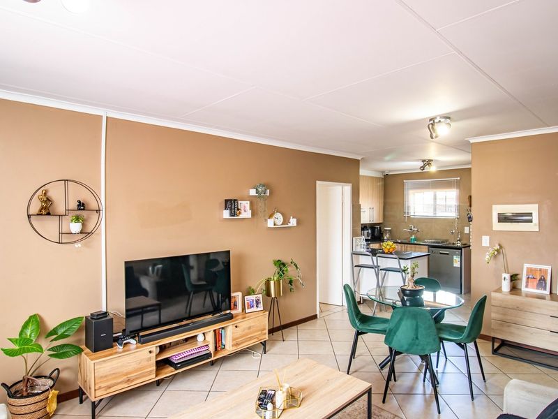 Modern 3-Bedroom Simplex with Solar Power & Security Cameras  - Photo 5