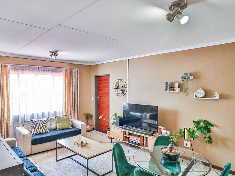 Modern 3-Bedroom Simplex with Solar Power & Security Cameras  - Photo 8