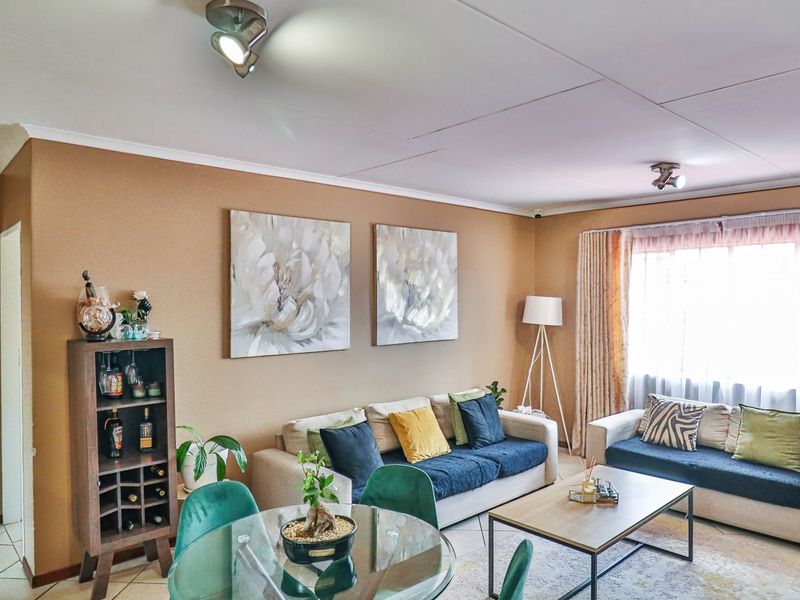 Modern 3-Bedroom Simplex with Solar Power & Security Cameras  - Photo 7