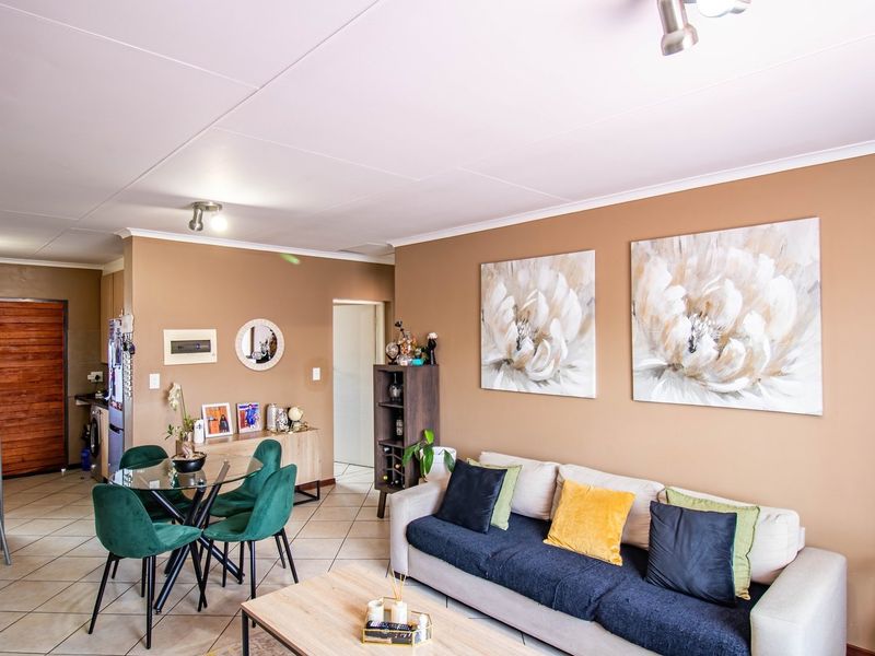 Modern 3-Bedroom Simplex with Solar Power & Security Cameras  - Photo 6