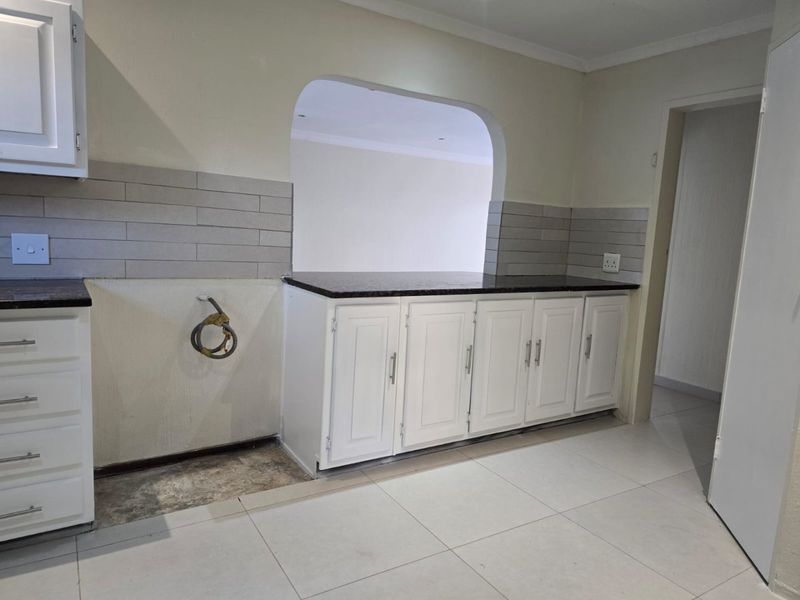 Pristine 3 bed home in Doornpoort - Photo 9