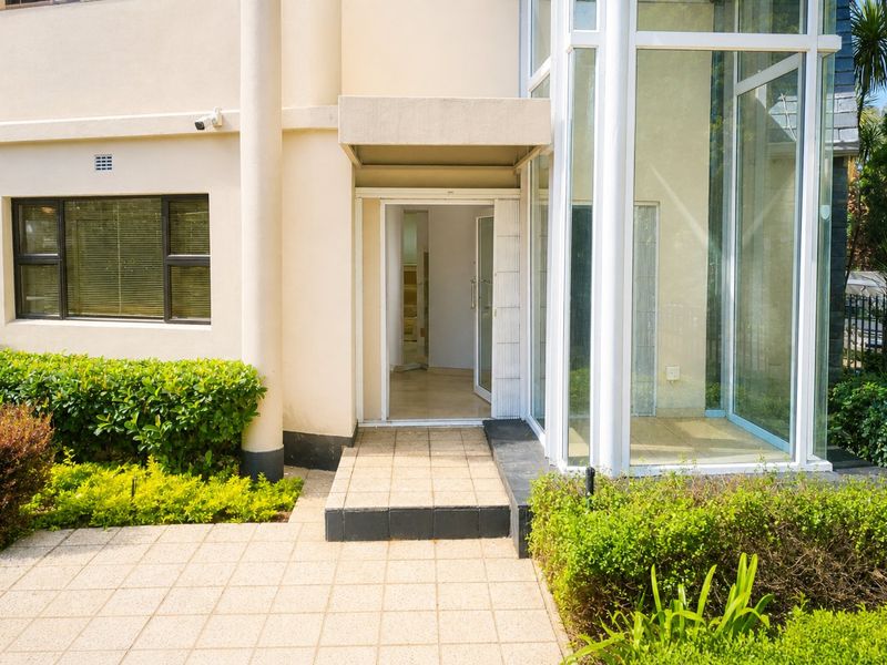 Bespoke Commercial Property to Let in Parkwood  - Photo 10