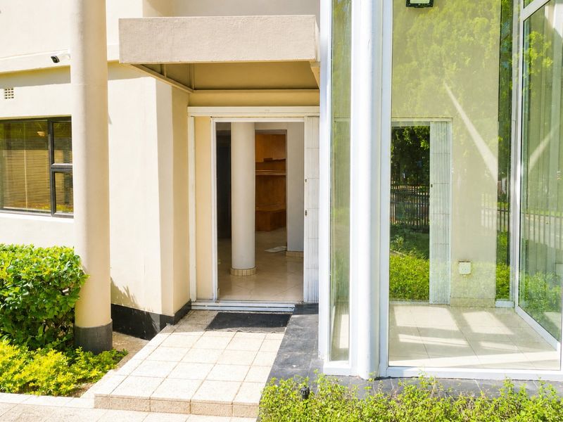 Bespoke Commercial Property to Let in Parkwood  - Photo 9