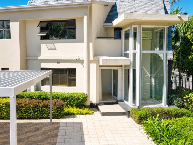 Bespoke Commercial Property to Let in Parkwood  - Photo 8