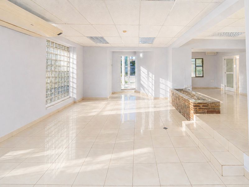 Versatile & Bespoke Commercial Property to Let in Parkwood  - Photo 10