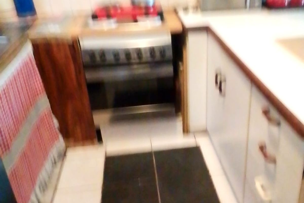 2 BEDROOM APARTMENT FOR SALE IN WINDSOR PARK KRAAIFONTEIN - Photo 5