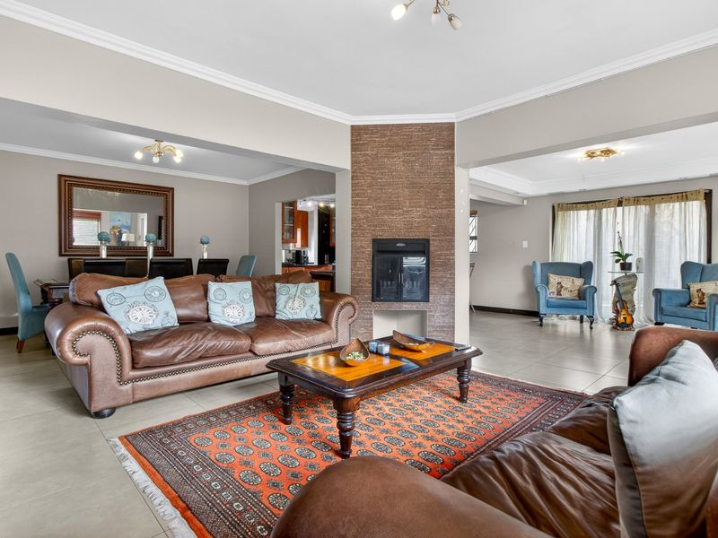 North Riding Gem with Private Pool, Bacony's and Solar Power on Corner Stand - Photo 6