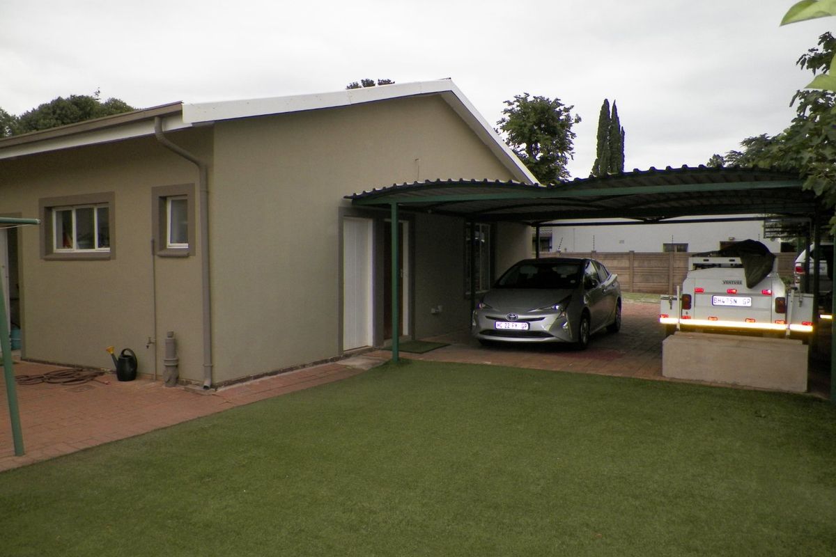 Beautiful Family Home / Work from home 110m2 outbuildings Quiet Street • Lyttelton Manor • Exclusive Mandate - Photo 5