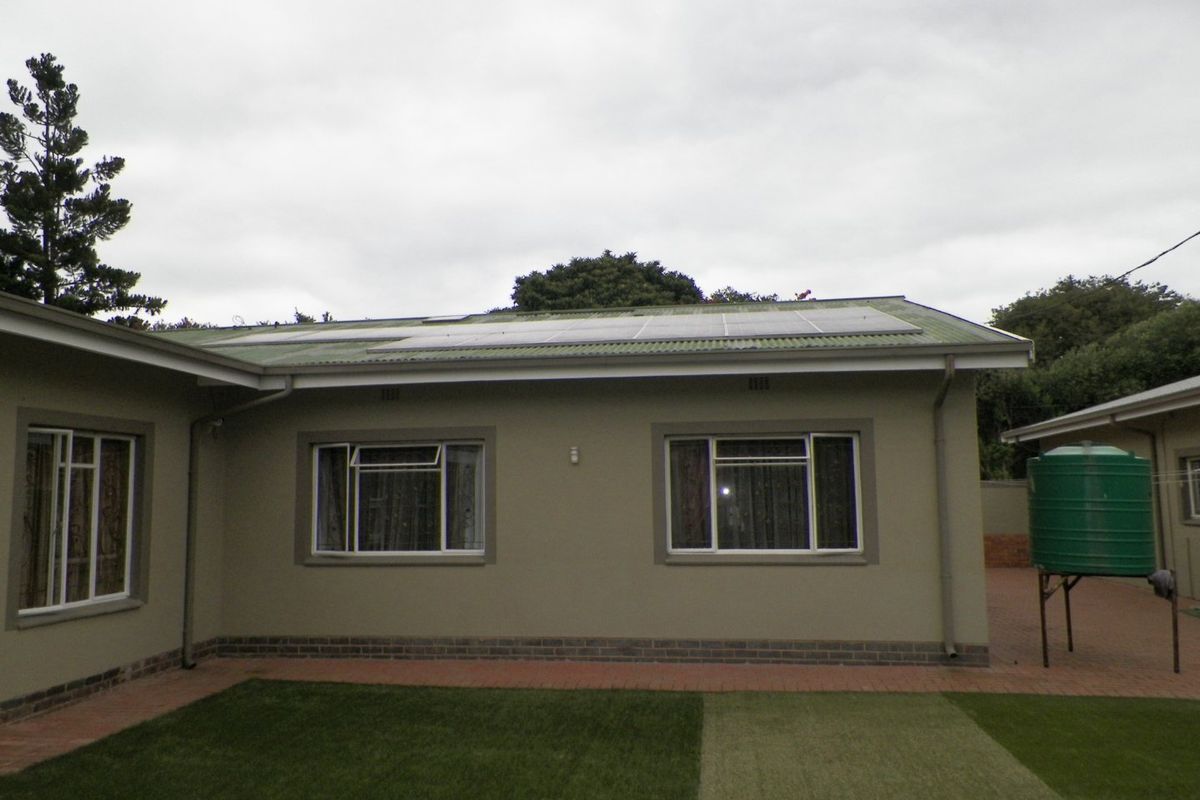 Beautiful Family Home / Work from home 110m2 outbuildings Quiet Street • Lyttelton Manor • Exclusive Mandate - Photo 4