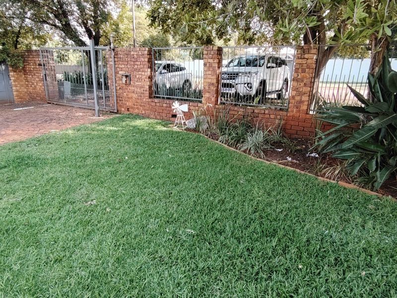 Income - Generating 3 Bedroom Family Home + 3 Flatlets - Lyttelton Manor, Centurion  - Photo 2