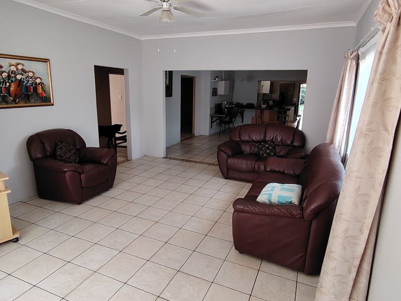 Income - Generating 3 Bedroom Family Home + 3 Flatlets - Lyttelton Manor, Centurion  - Photo 10