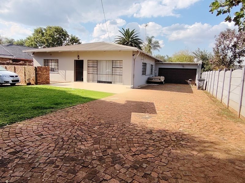 Income - Generating 3 Bedroom Family Home + 3 Flatlets - Lyttelton Manor, Centurion  - Photo 7