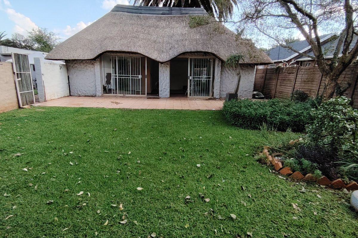 R29K / month  Income generating 3 Bedroom Family Home + 3 Flatlets - Lyttelton Manor, Centurion! - Photo 4