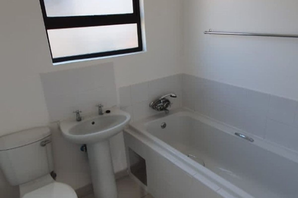 3 BEDROOM HOUSE FOR SALE - Photo 4