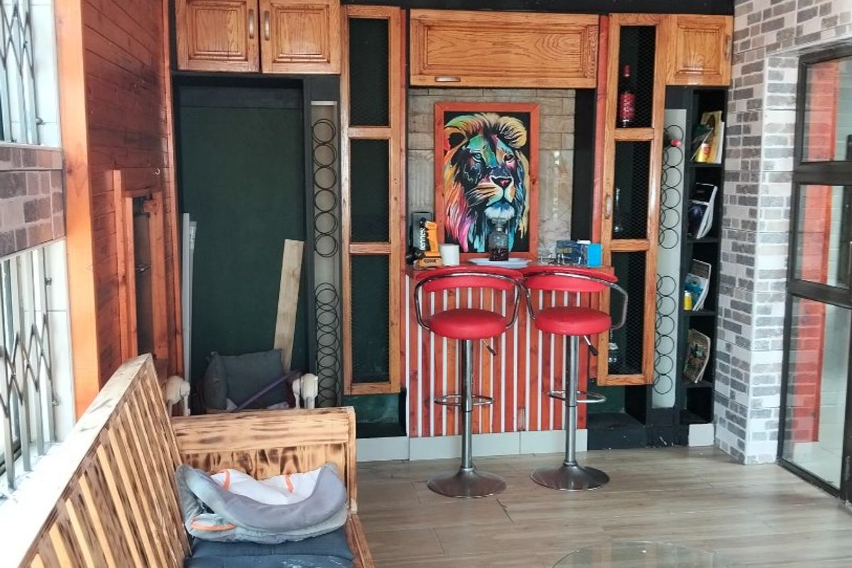FOR SALE | WESPARK | 4 BEDROOM FAMILY HOME WITH INCOME POTENTIAL - Photo 4