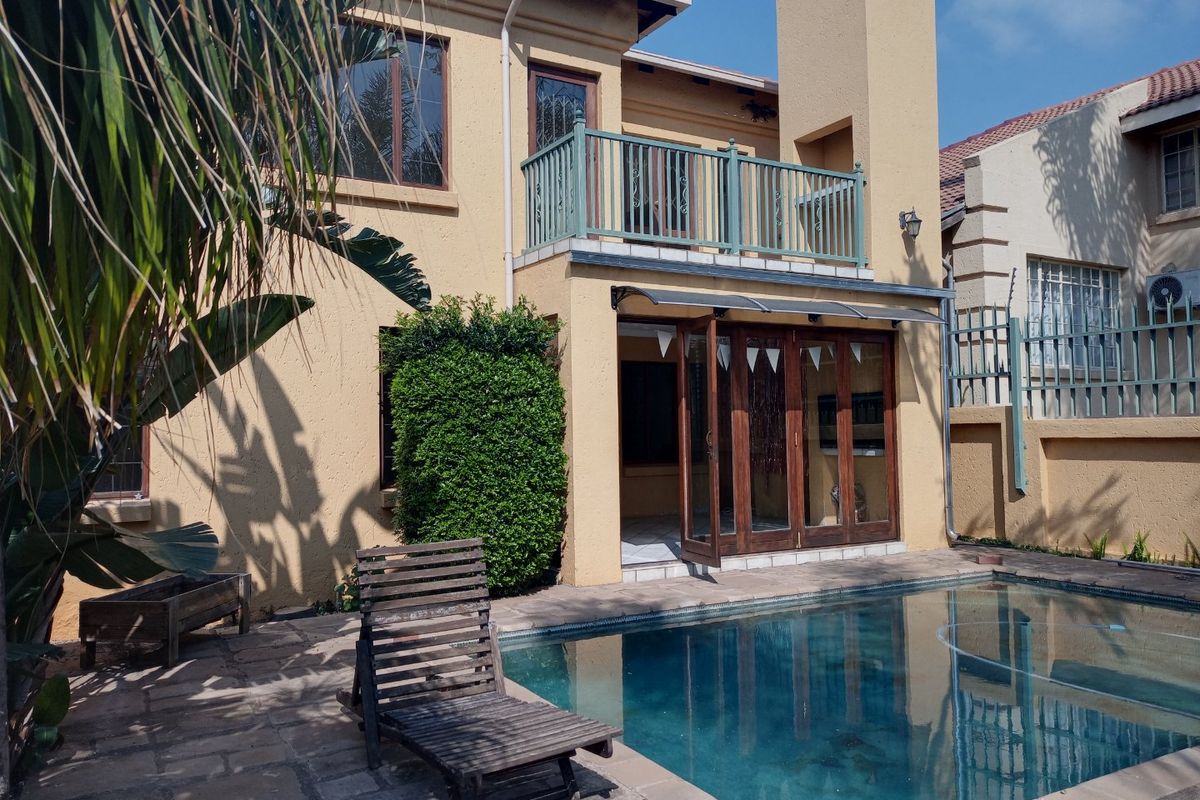 3 Bedroom House, Double garage, pool - Photo 3