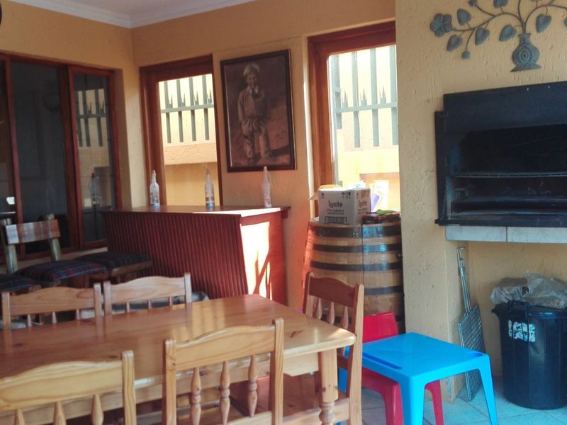 3 Bedroom House, Double garage, pool - Photo 8