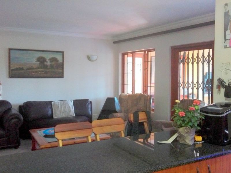 3 Bedroom House, Double garage, pool - Photo 7