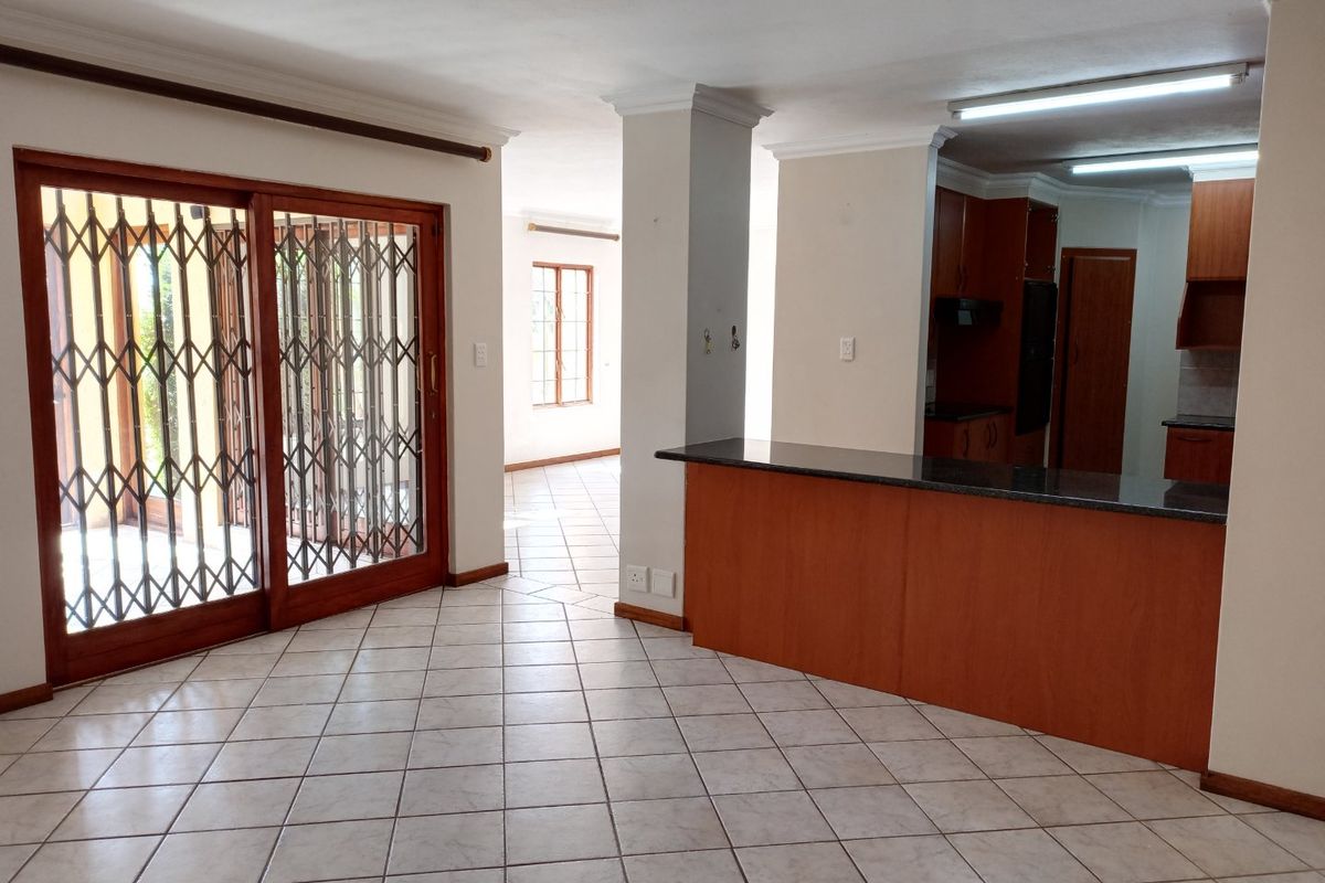 3 Bedroom House, Double garage, pool - Photo 5