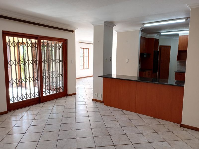 3 Bedroom House, Double garage, pool - Photo 5