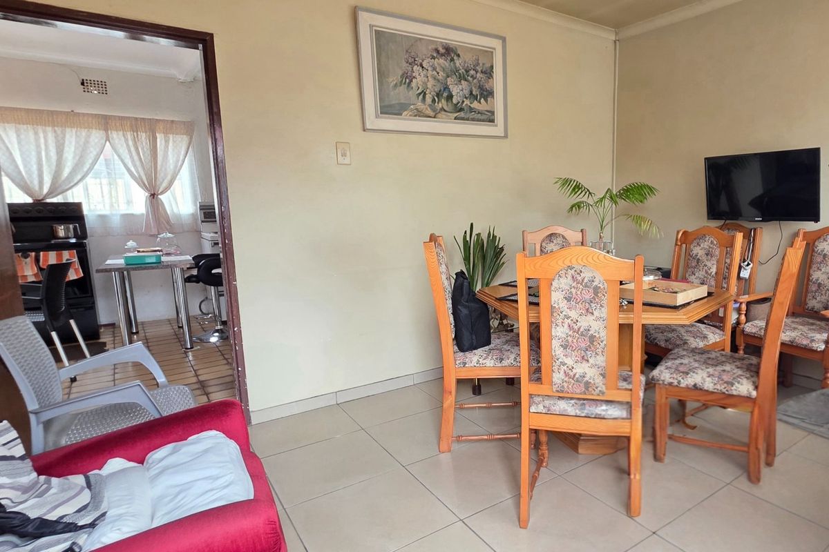 Smart buy with space and added potential - Photo 3