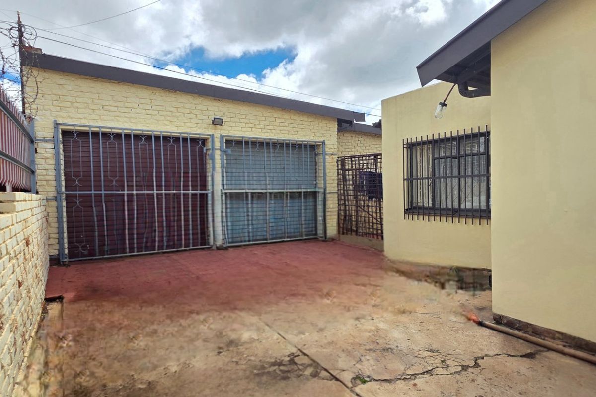 Smart buy with space and added potential - Photo 2