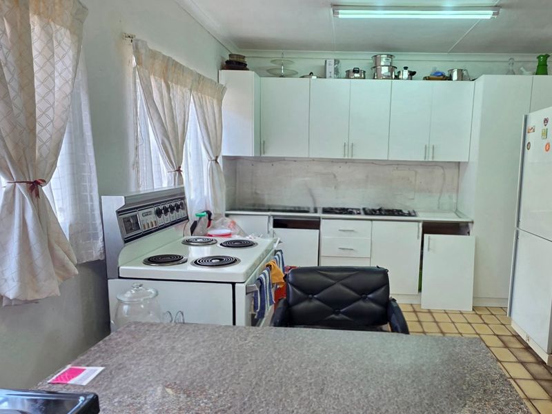 Smart buy with space and added potential - Photo 5