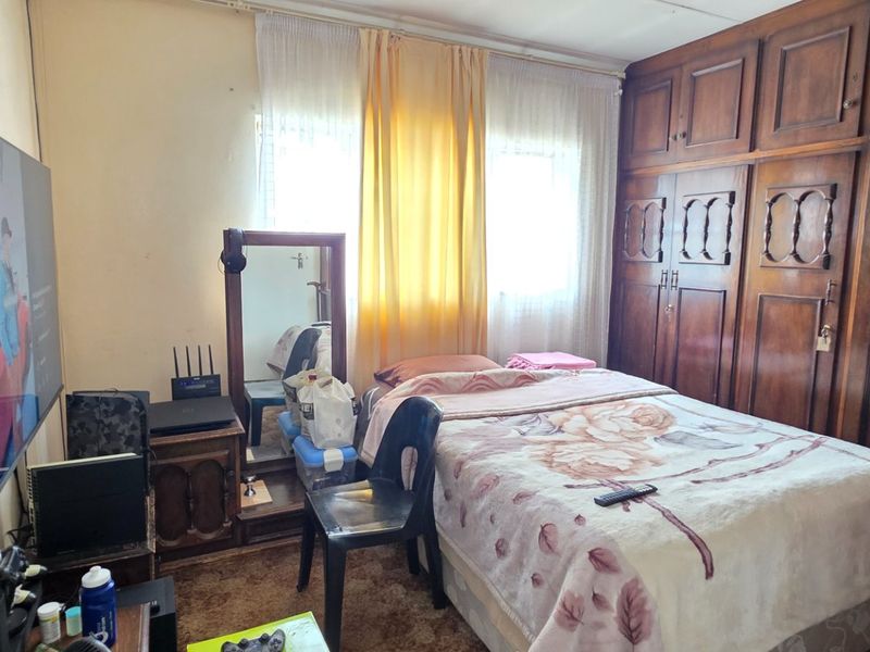 Smart buy with space and added potential - Photo 10