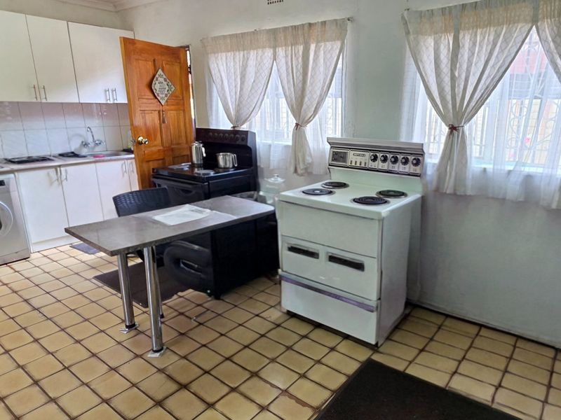 Smart buy with space and added potential - Photo 6